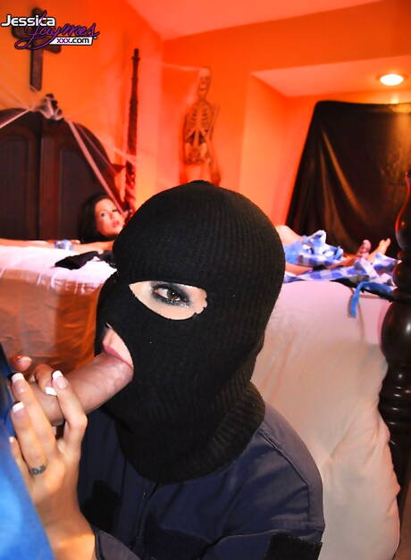 Spizoo are proud to present you with xxx pictures featuring Jessica Jaymes in amazing threesome scene